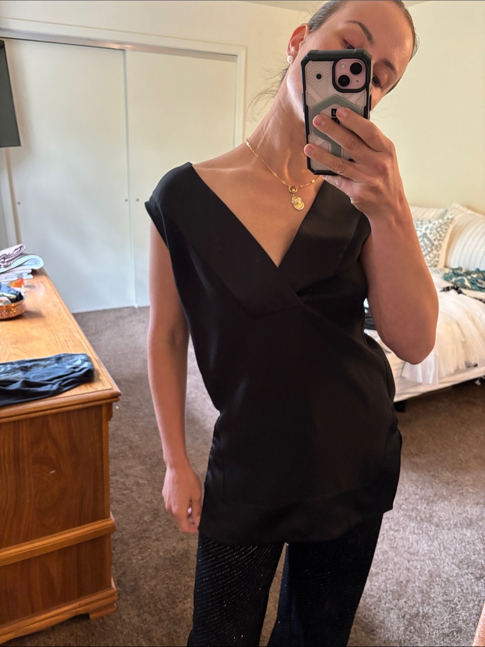 Black v neck tunic with sheen clean polished perfect